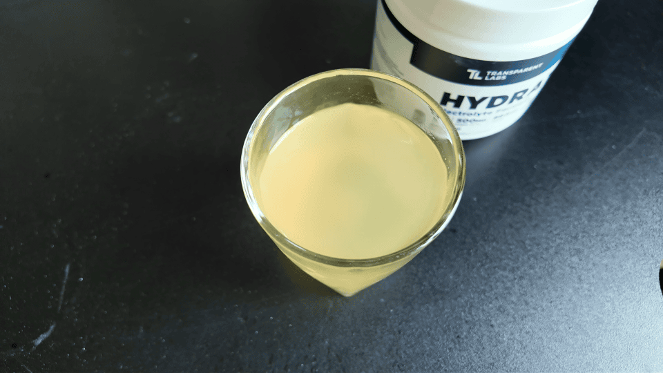 Transparent Labs Hydrate White Peach mixed in water